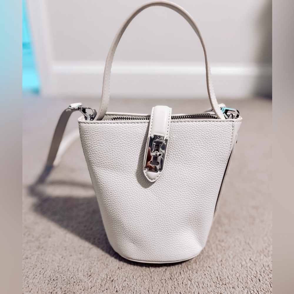 Cream shoulder/tote bag- new